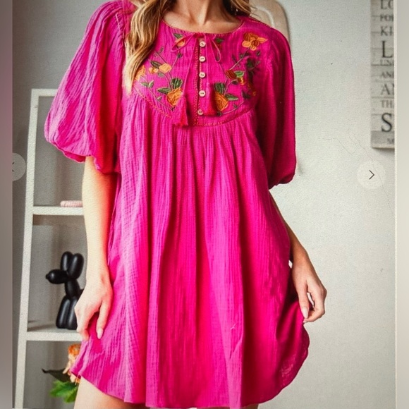 Veveret Dresses & Skirts - Veveret Pink Embroidered and Fully Lined Dress